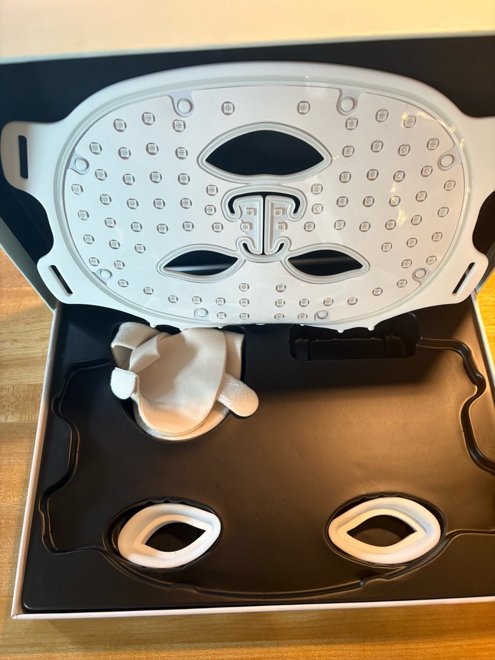 New Evfofo LED Light Therapy Mask - Picture 3 of 4